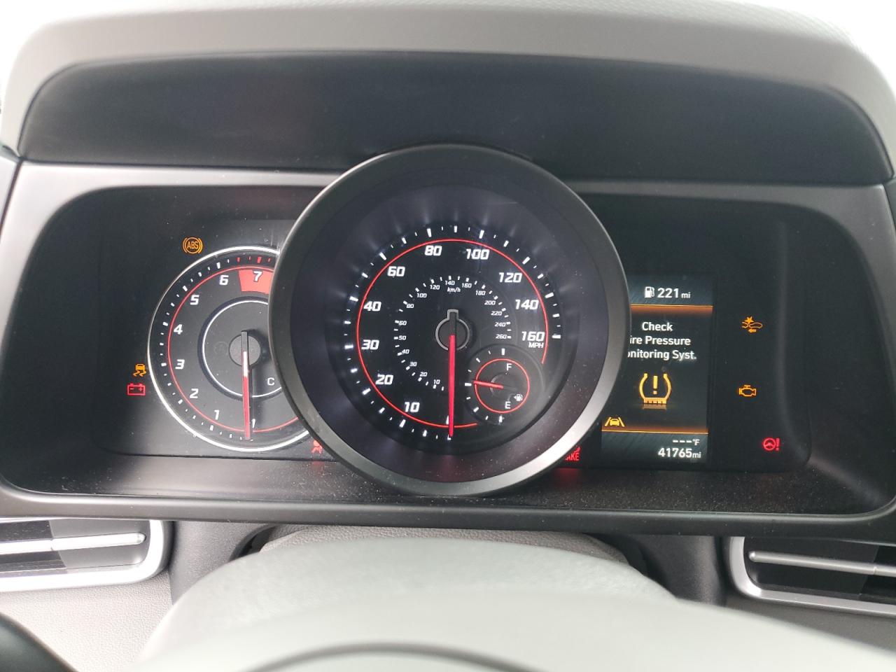 2022 Hyundai Elantra - Image 9