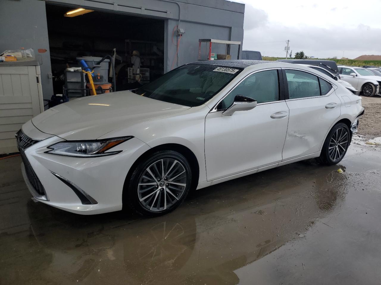 2022 Lexus ES - Image 1