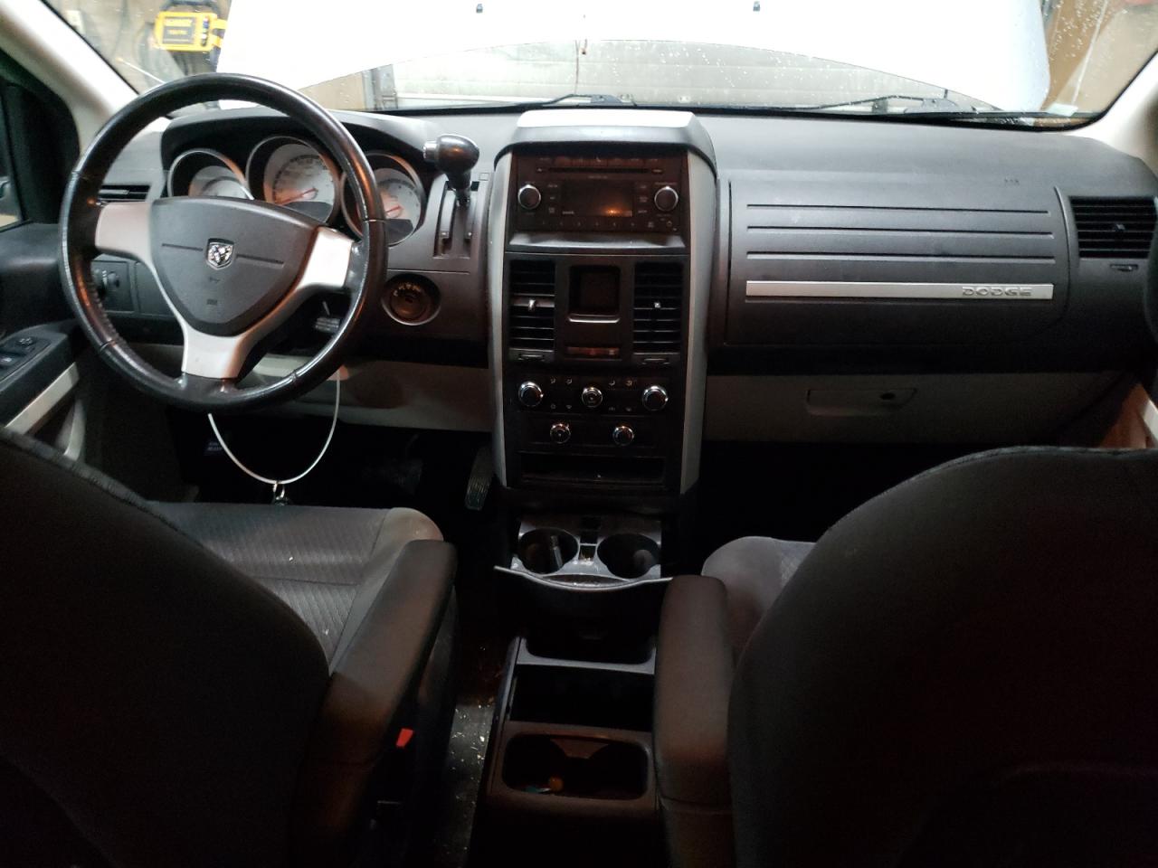 2010 Dodge Caravan - Image 8