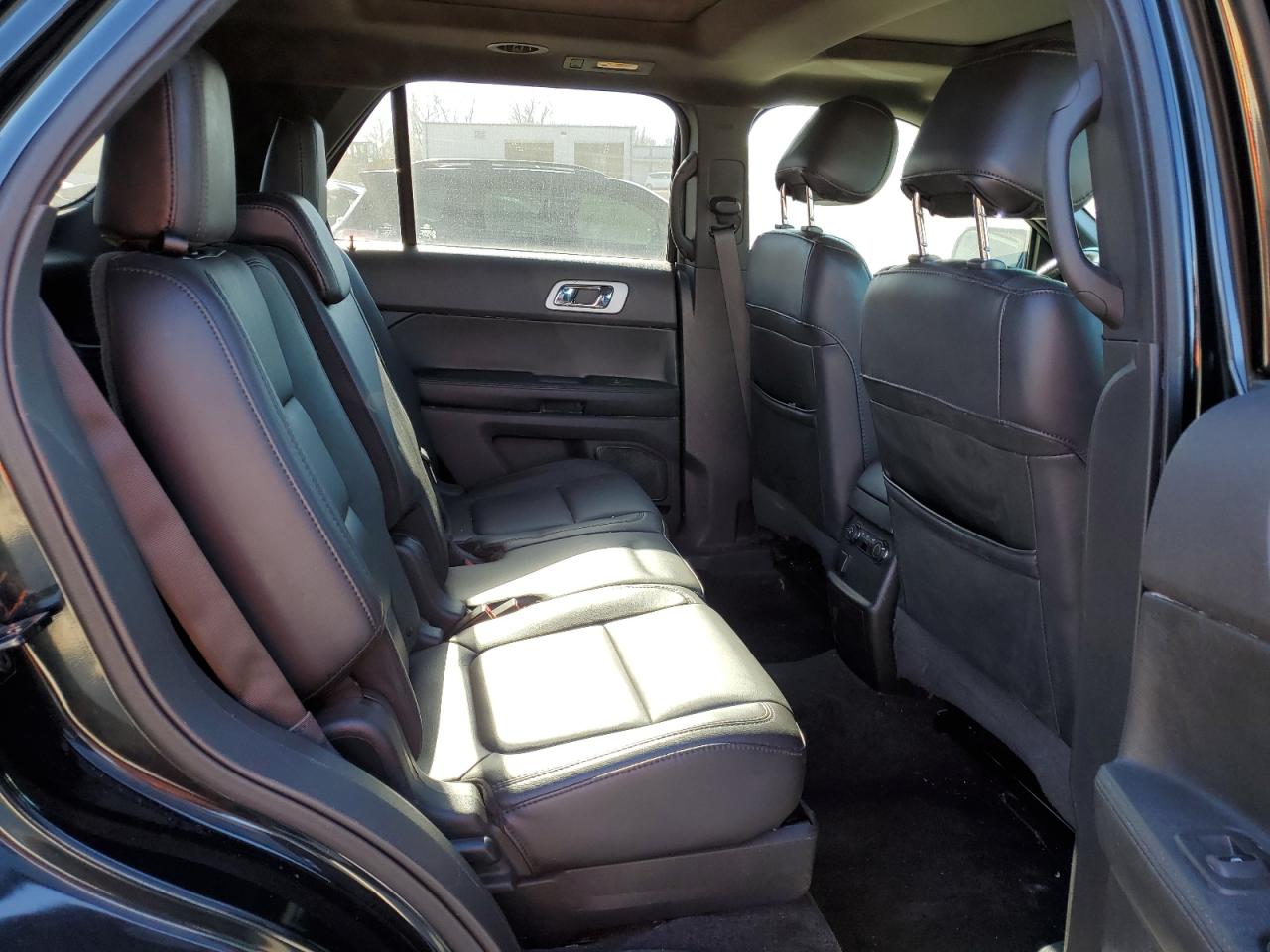 2015 Ford Explorer - Image 11