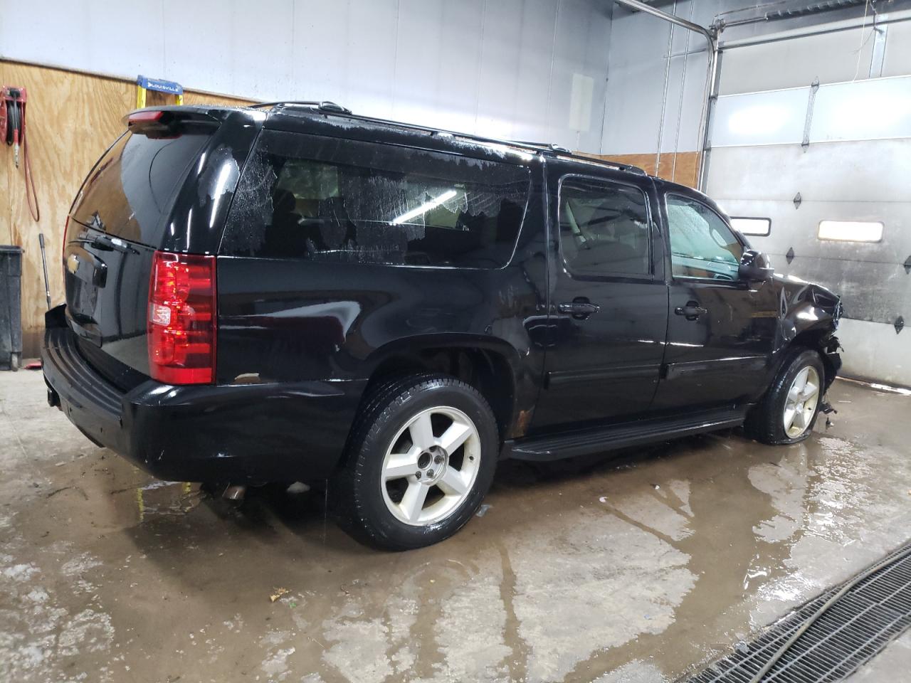 2012 Chevrolet Suburban - Image 3