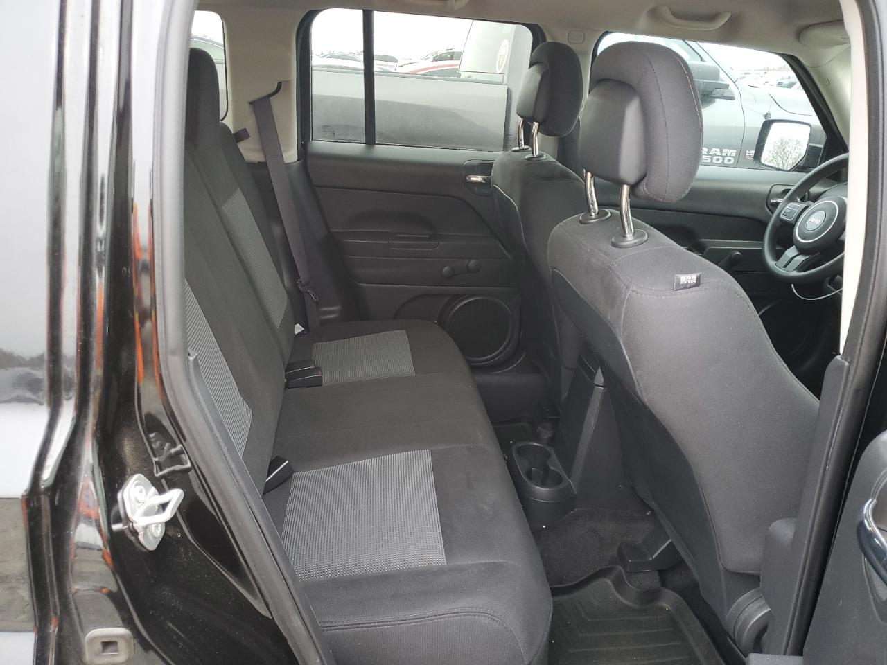 2017 Jeep Liberty (Patriot) - Image 10