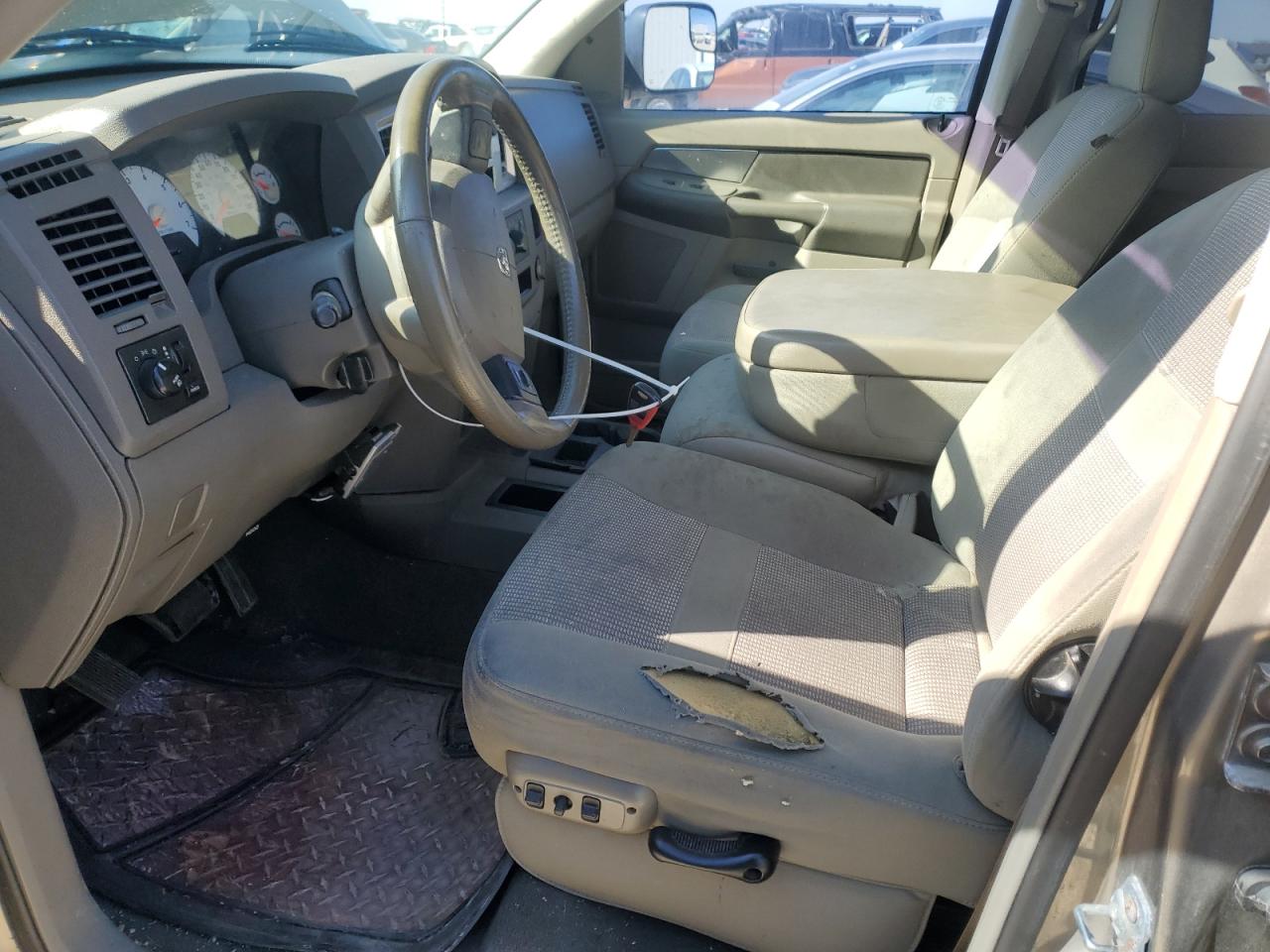 2007 Dodge RAM - Image 7