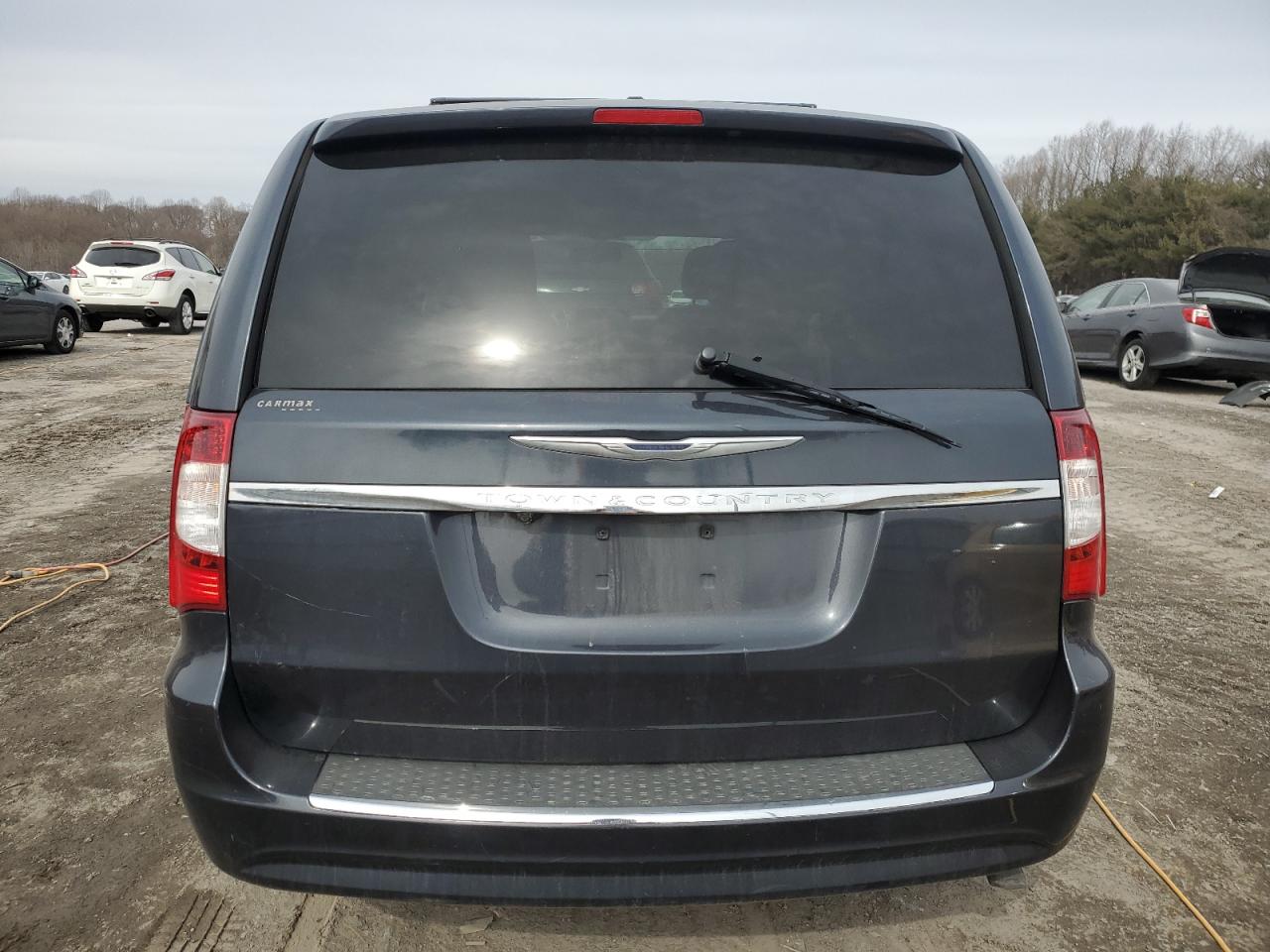 2014 Chrysler Town & Country - Image 6
