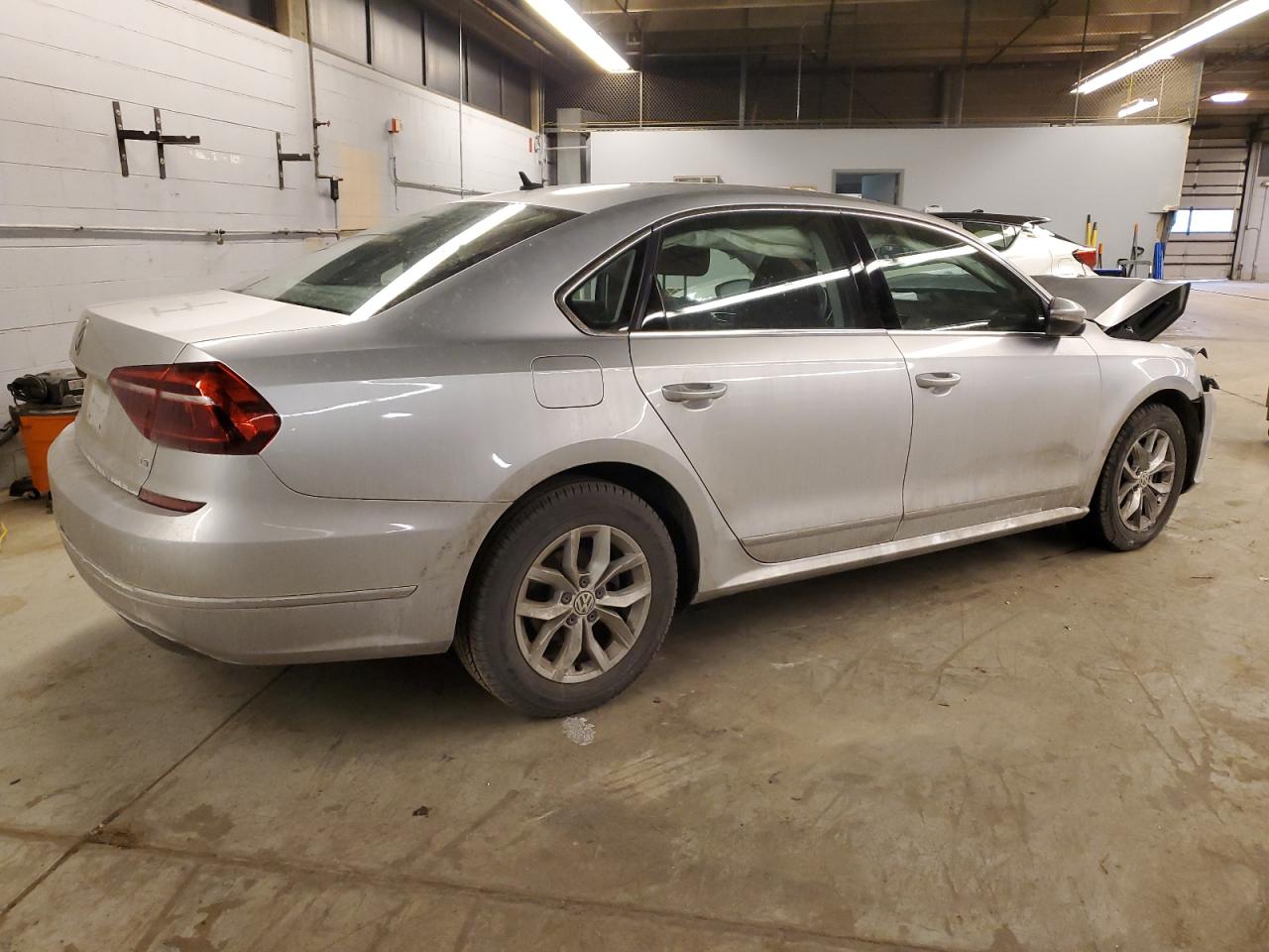 2017 Volkswagen Passat - Image 3