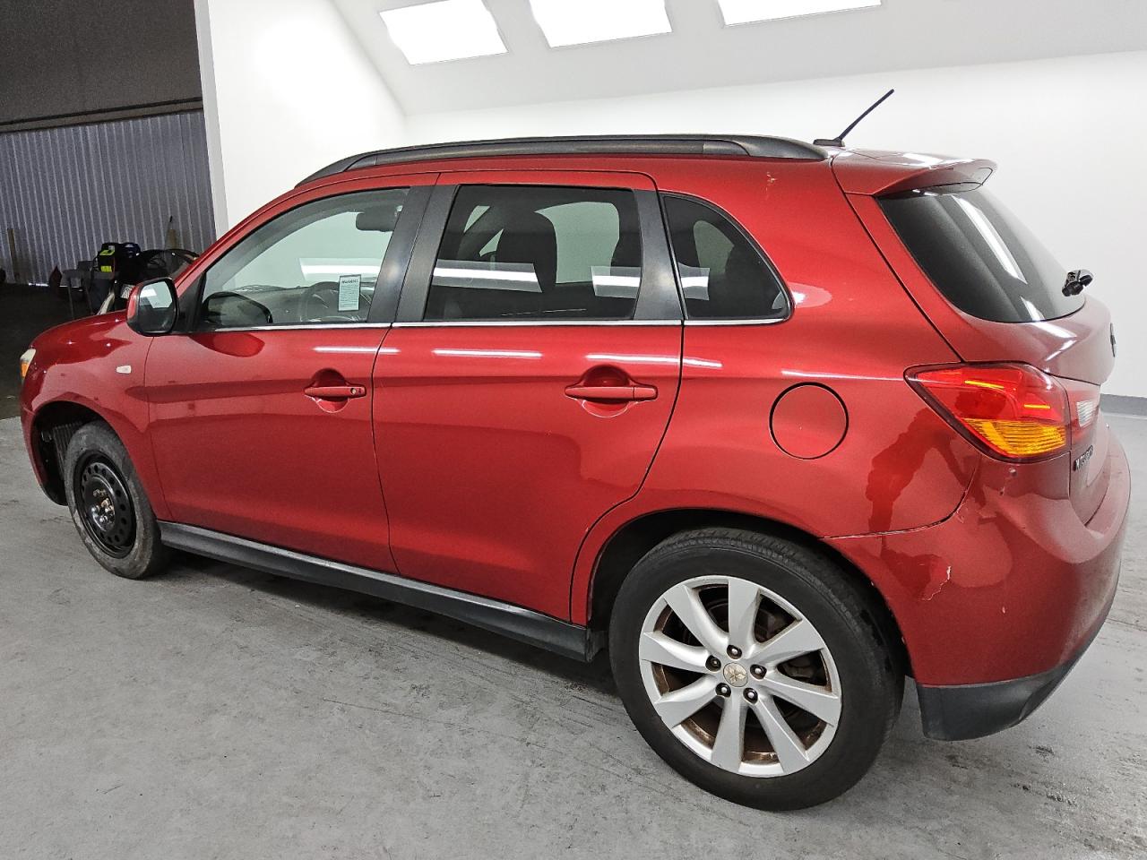 2014 Mitsubishi Outlander - Image 2
