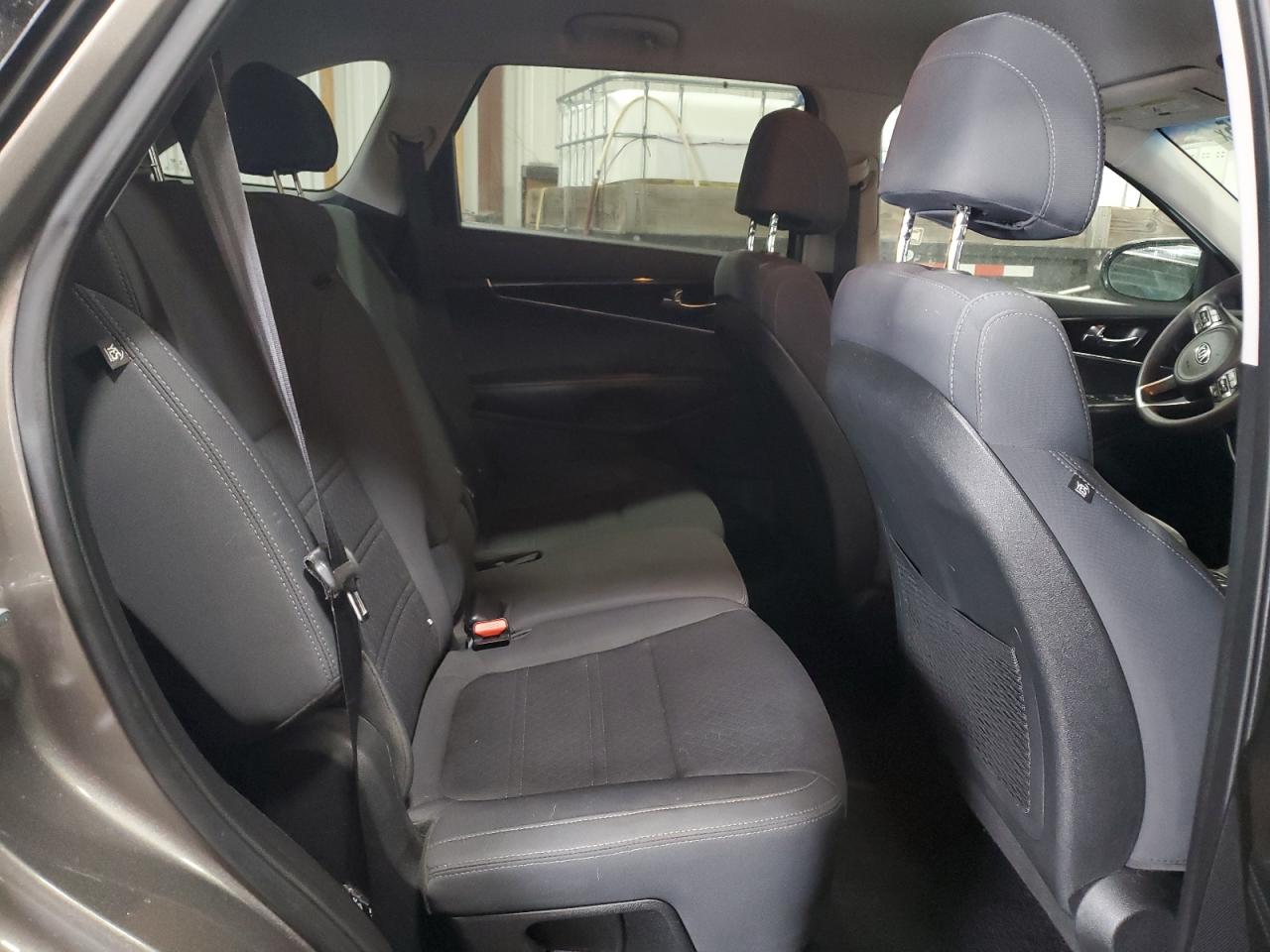 2017 Kia Sorento - Image 11