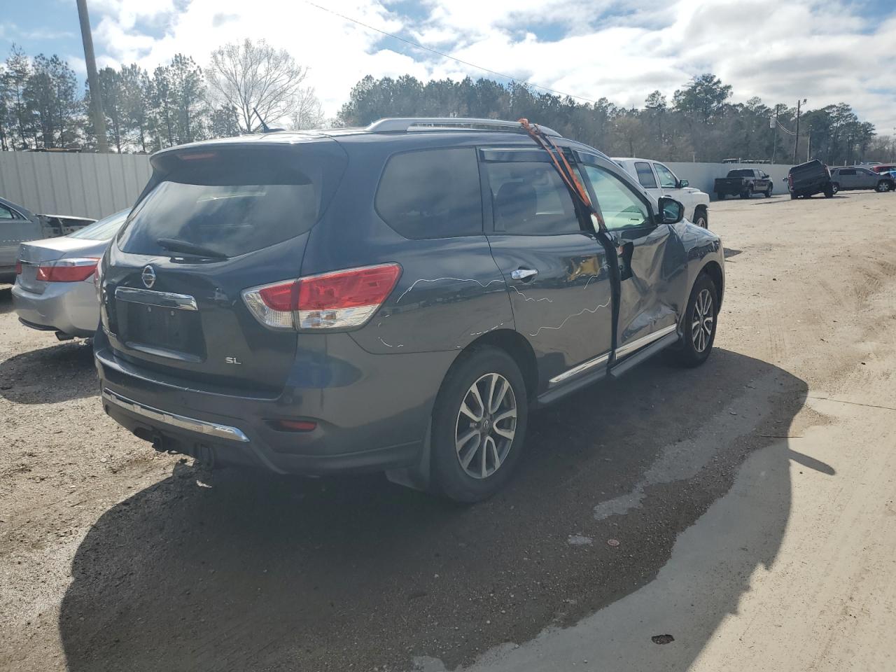 2013 Nissan Pathfinder - Image 3