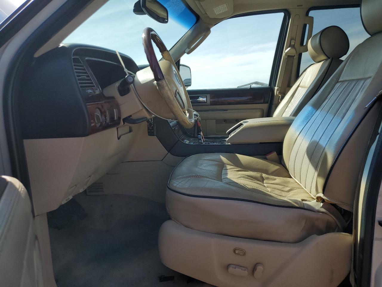 2005 Lincoln Navigator - Image 7