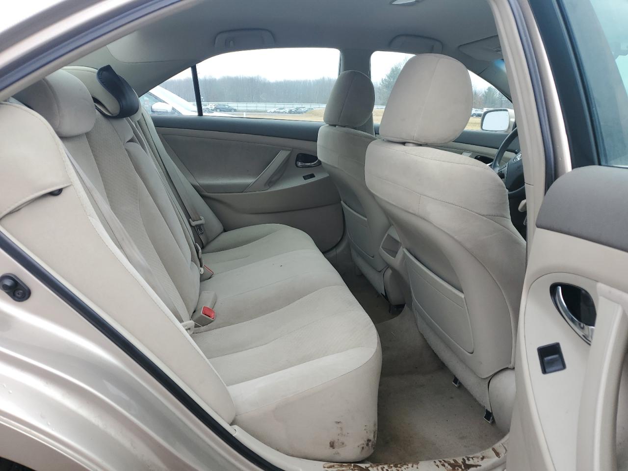 2009 Toyota Camry - Image 10