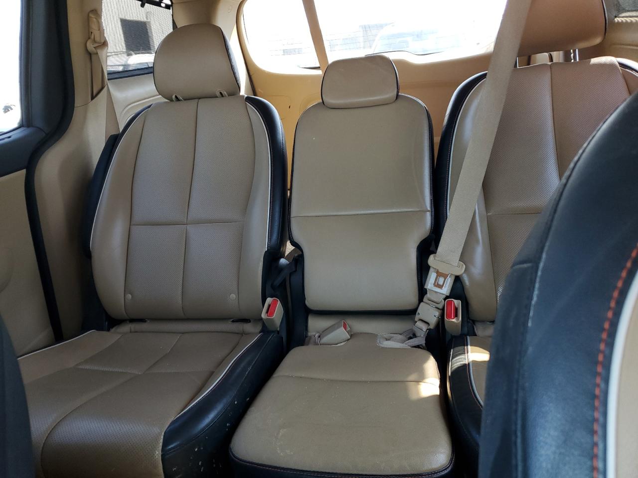 2017 Kia Sedona - Image 10