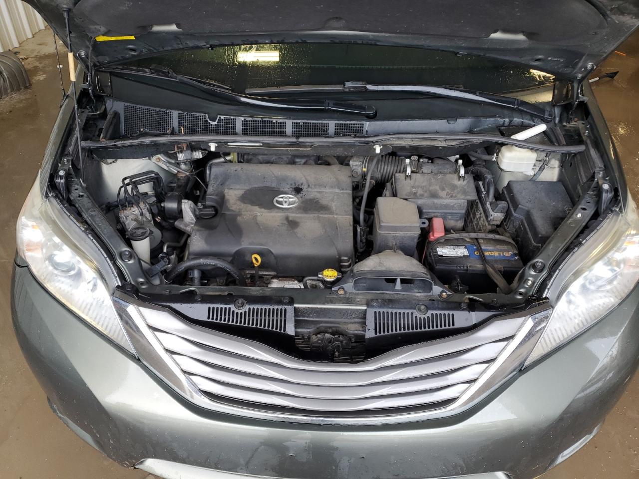 2011 Toyota Sienna - Image 12