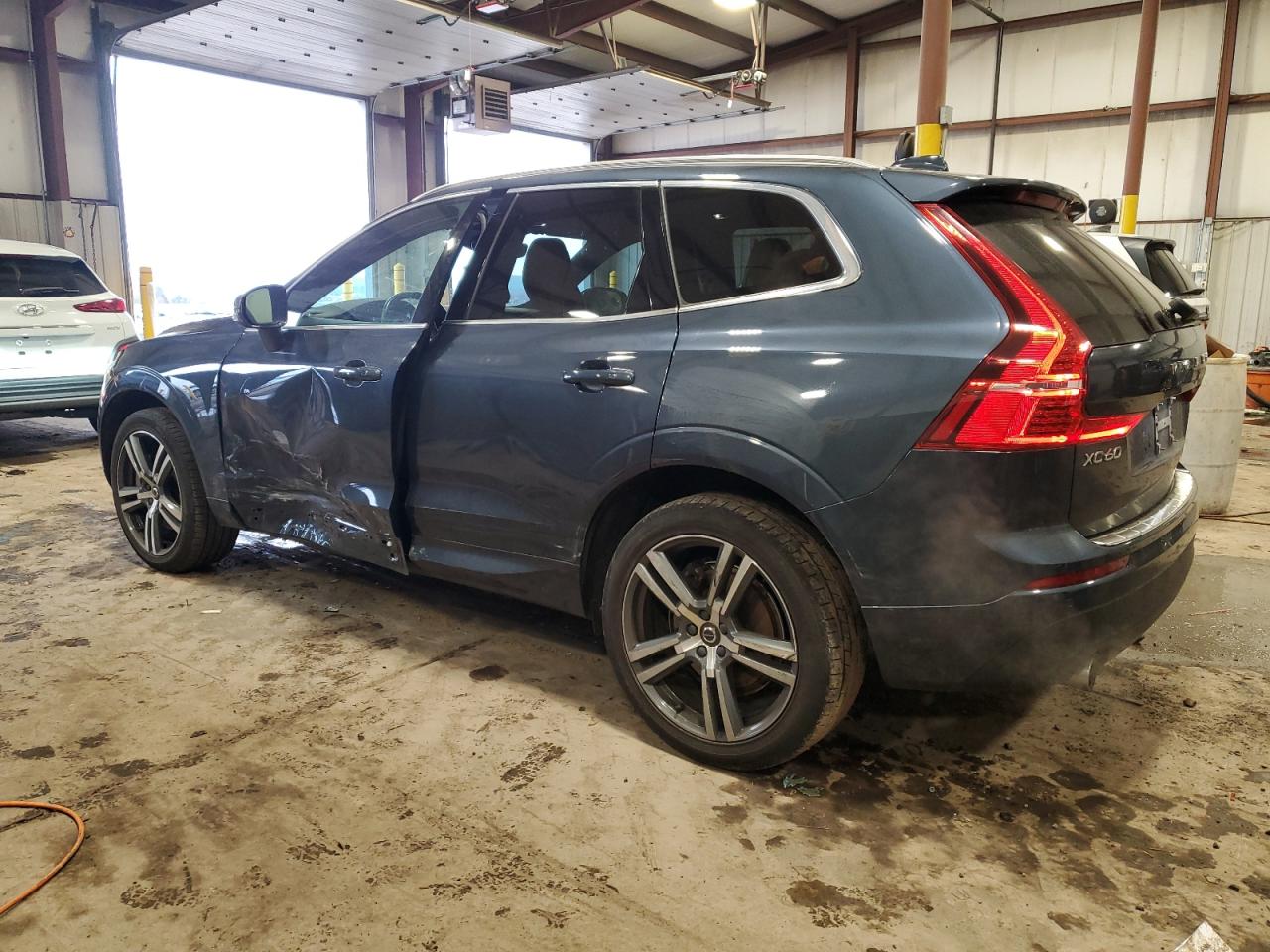 2020 Volvo XC60 - Image 2