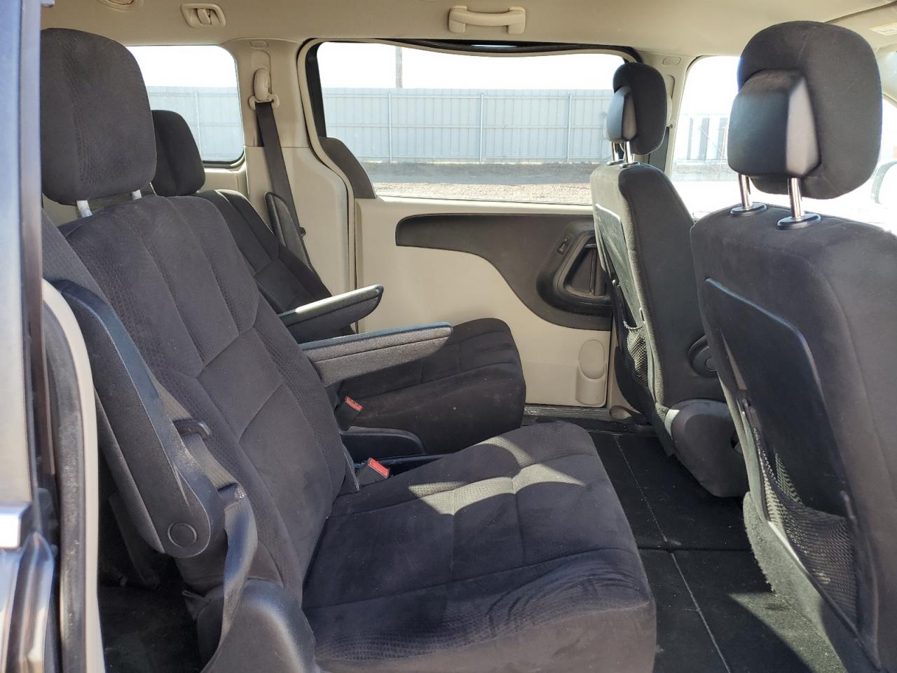 2011 Chrysler Town & Country - Image 12