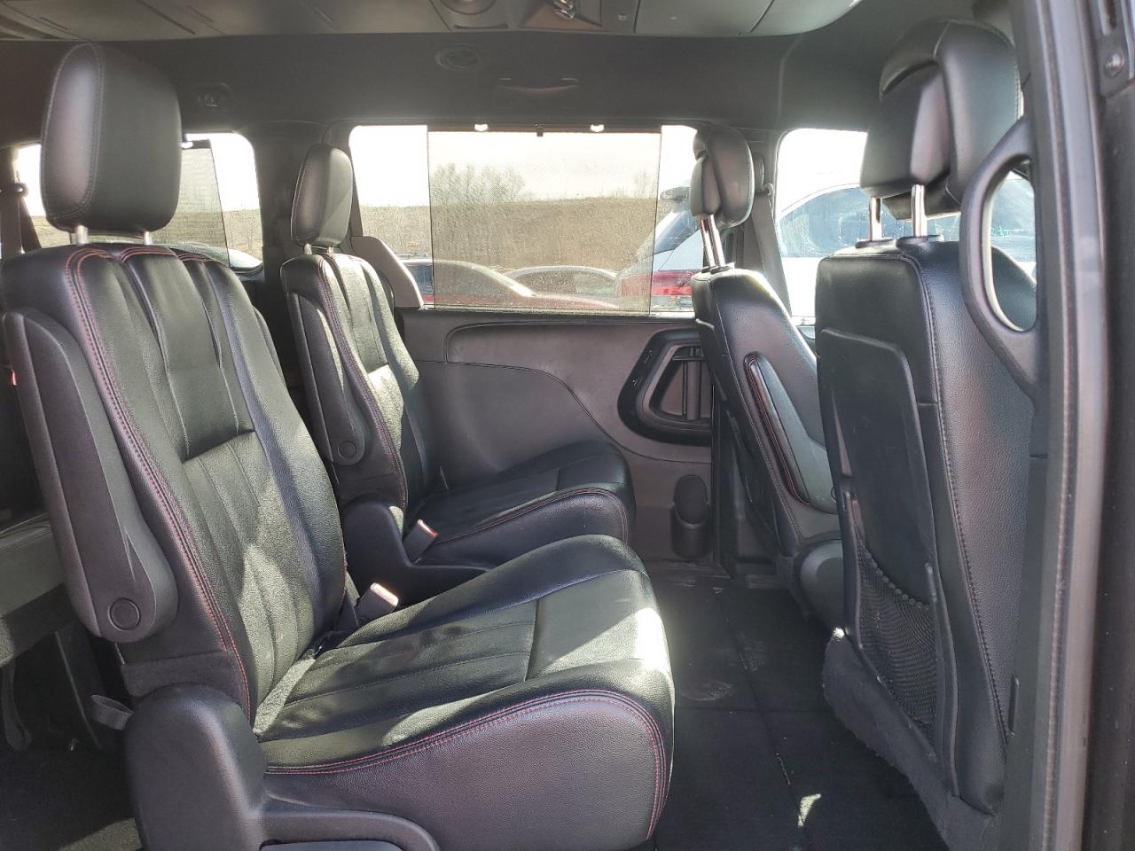 2017 Dodge Caravan - Image 11