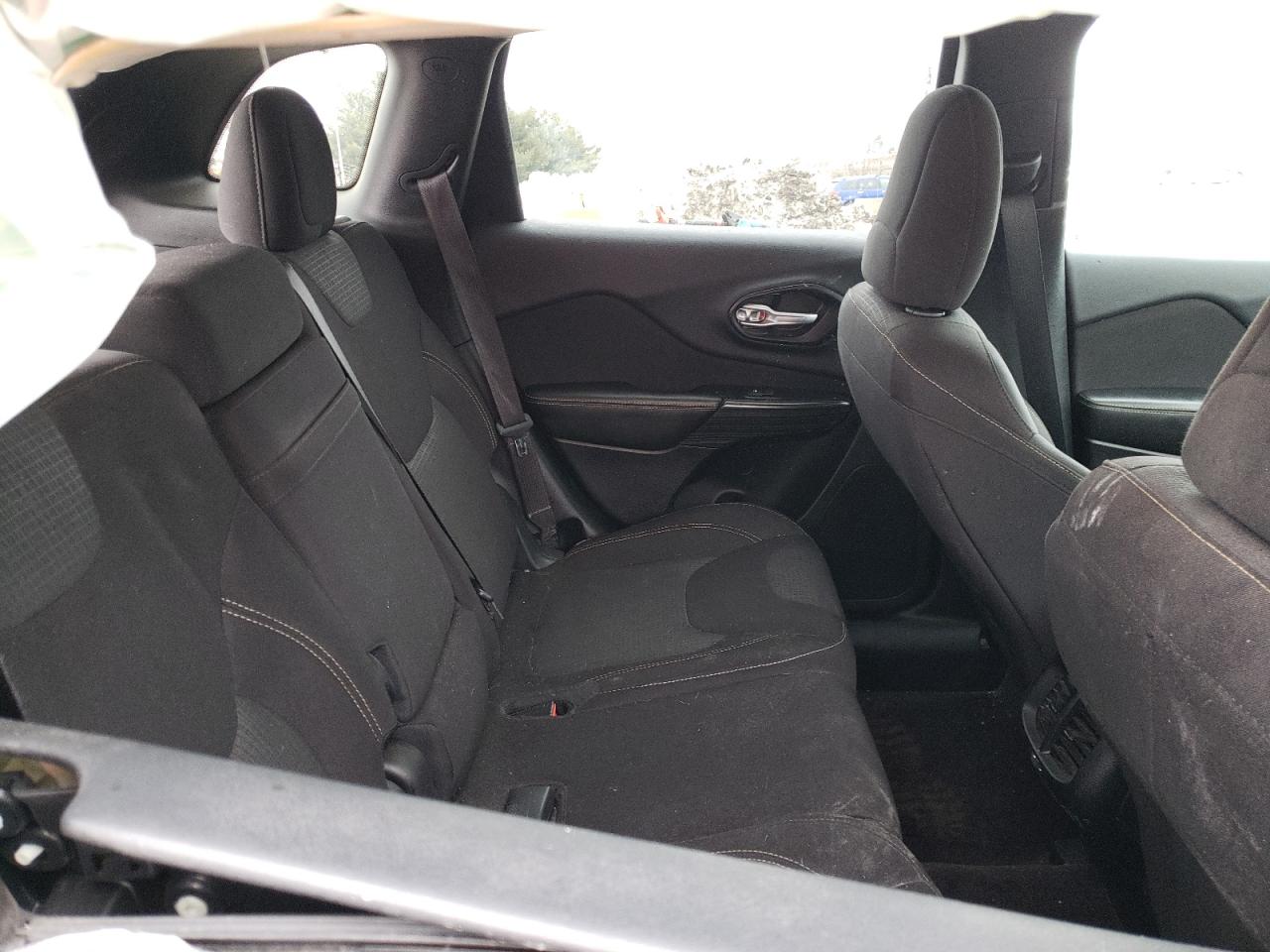 2016 Jeep Grand Cherokee - Image 12