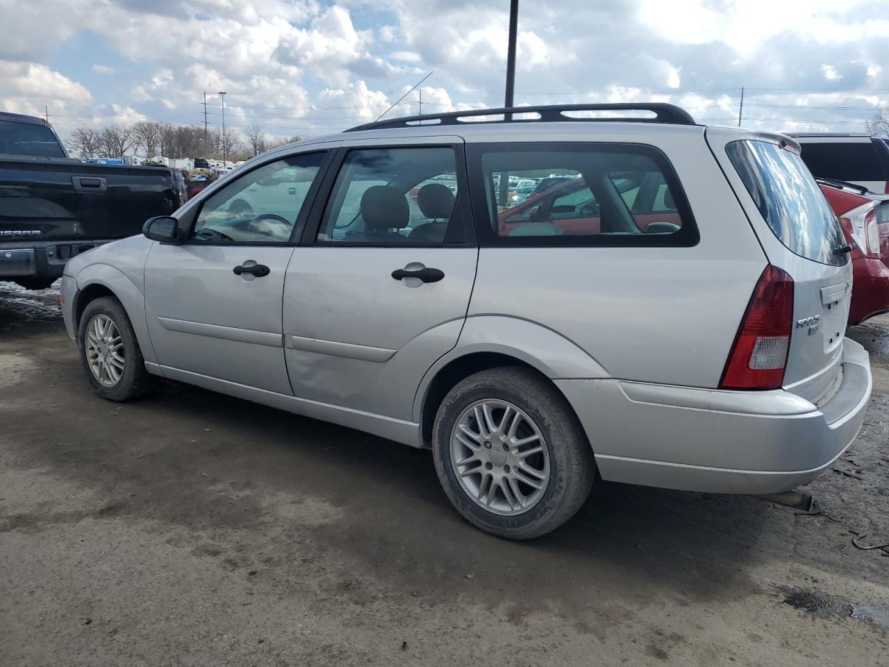2005 Ford Focus - Image 2