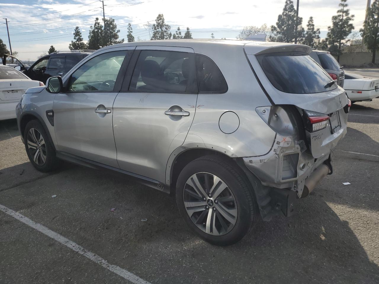 2020 Mitsubishi Outlander - Image 2