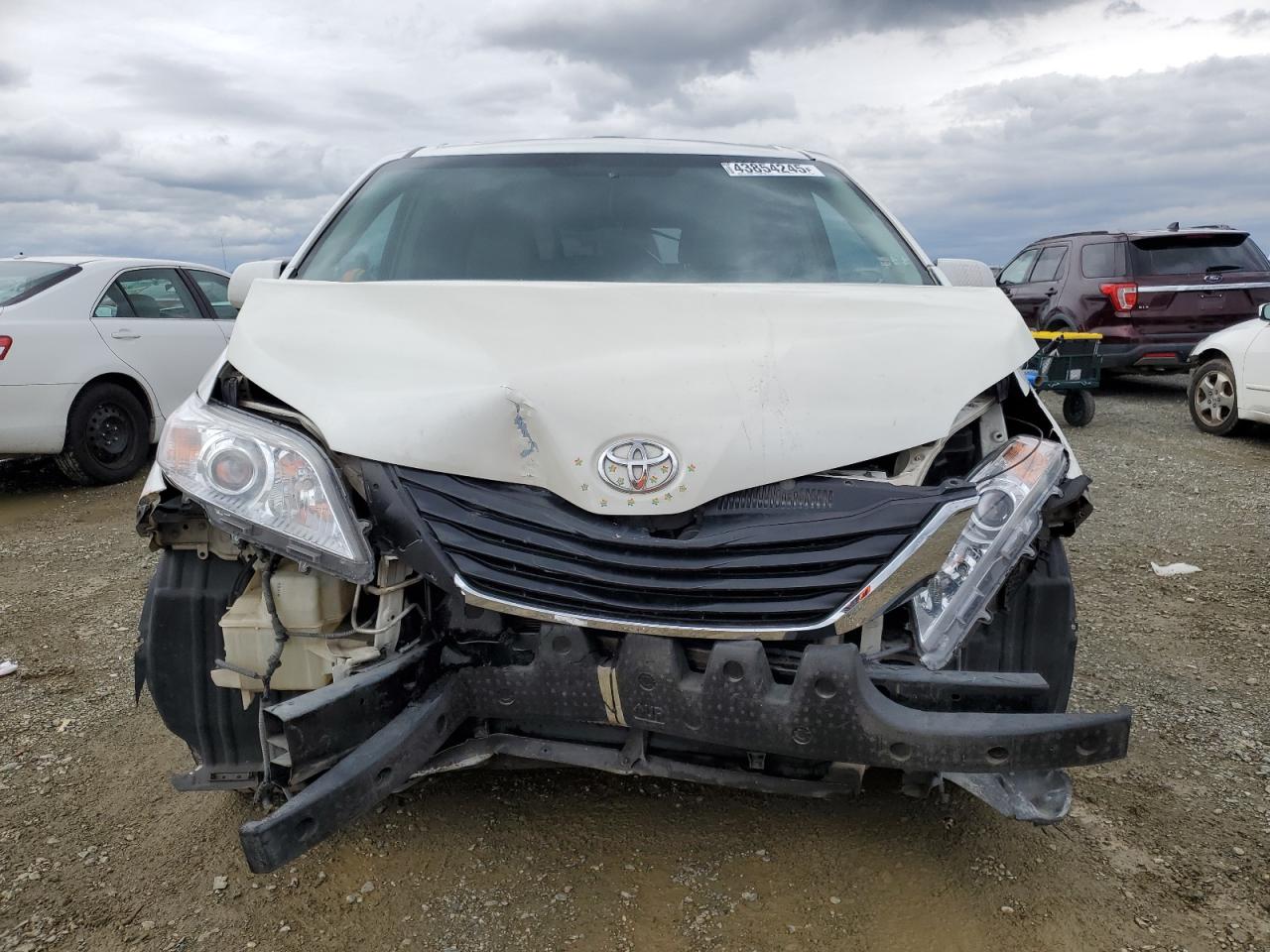2011 Toyota Sienna - Image 5