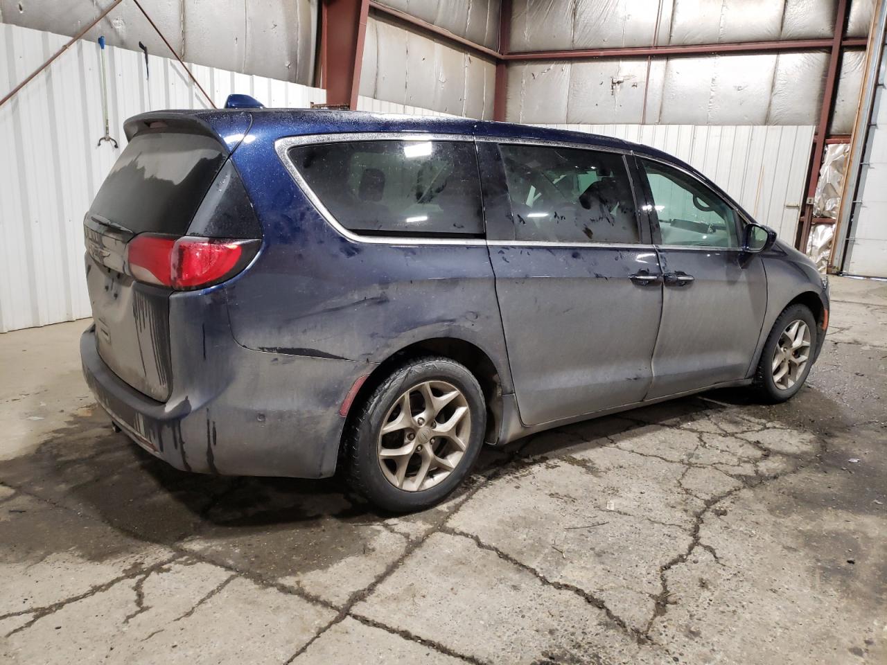 2019 Chrysler Pacifica - Image 3