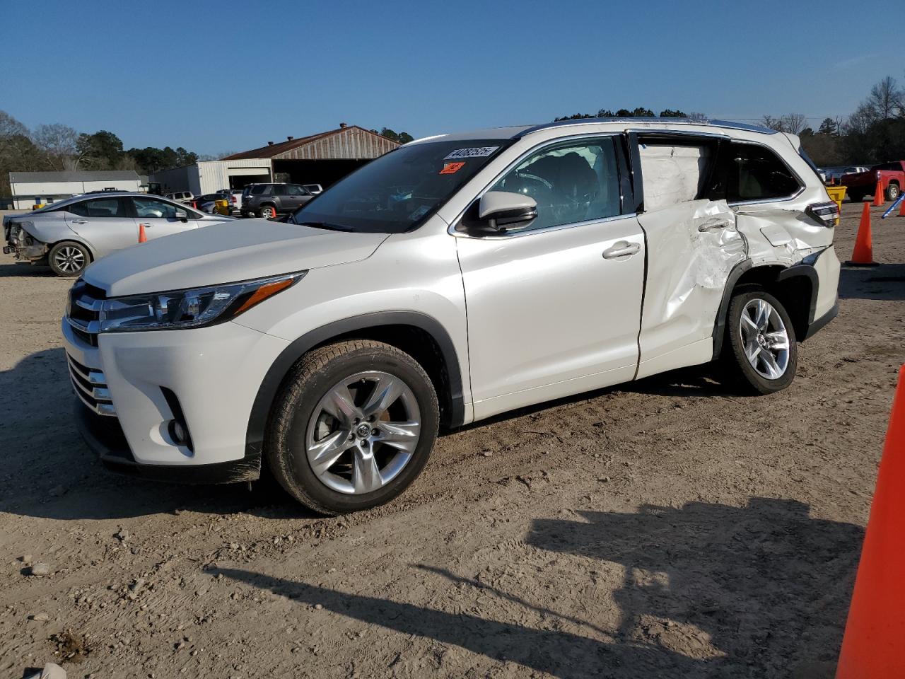 2018 Toyota Highlander - Image 1