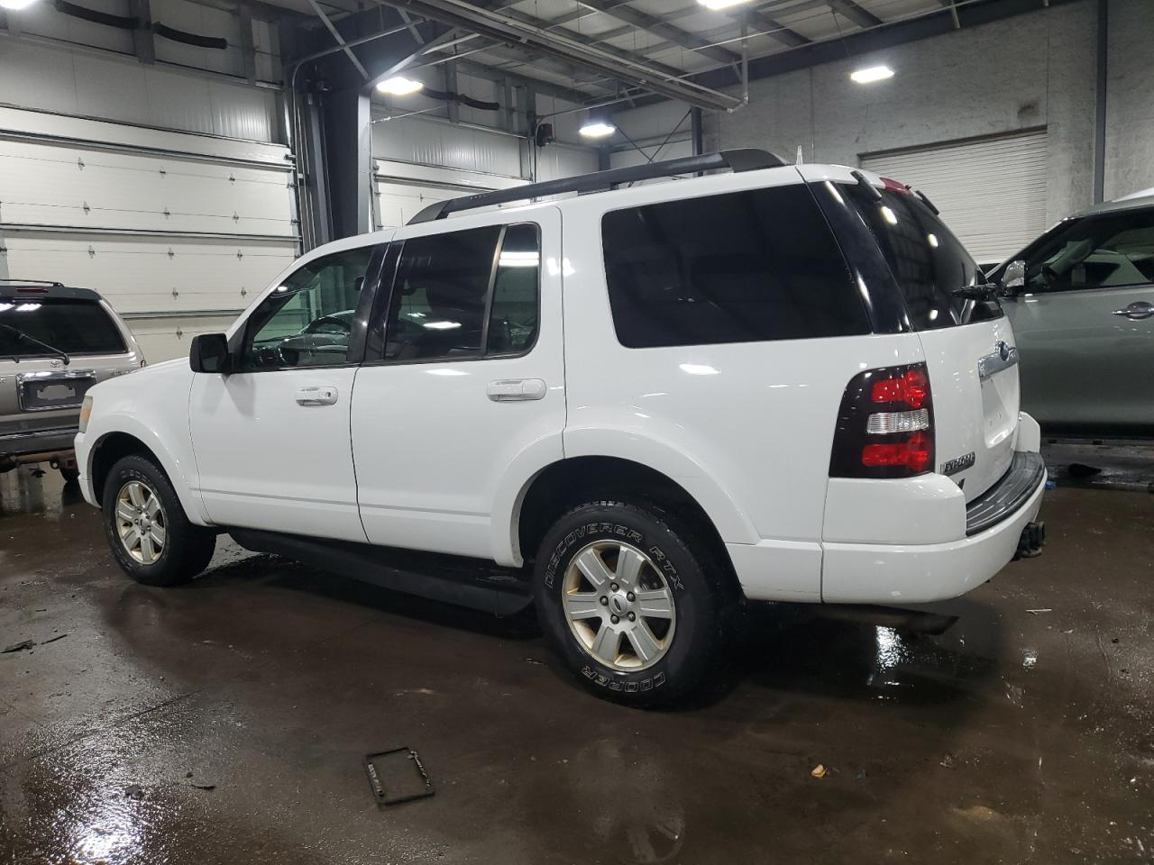 2010 Ford Explorer - Image 2