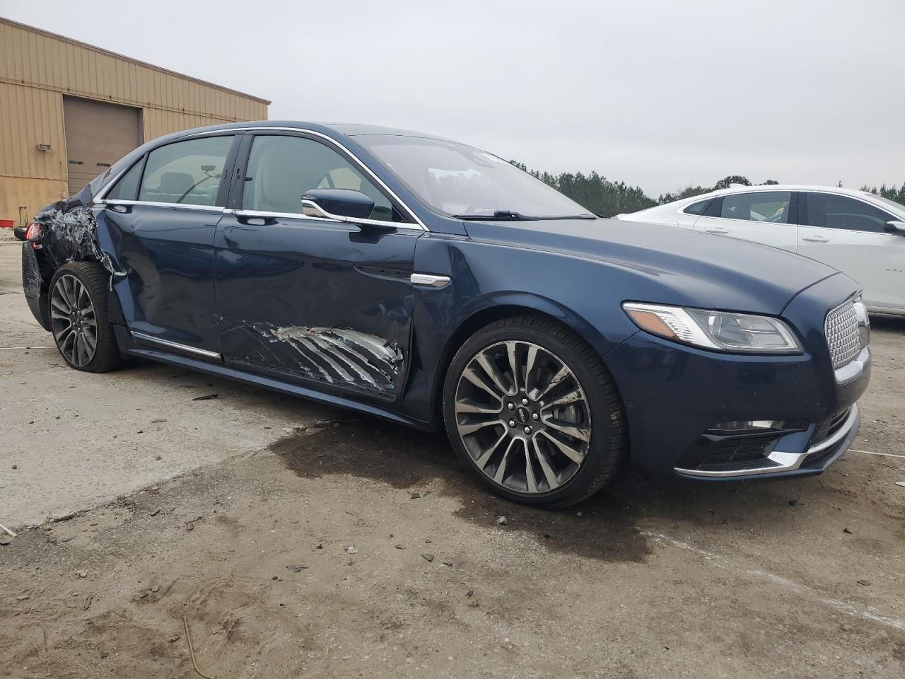 2017 Lincoln Continental - Image 4