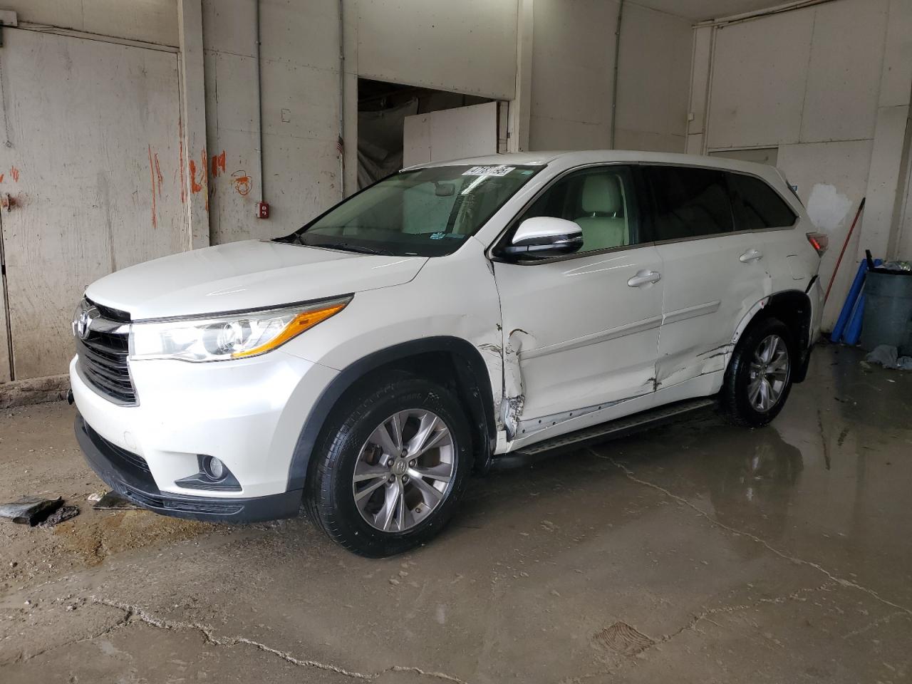 2014 Toyota Highlander - Image 1