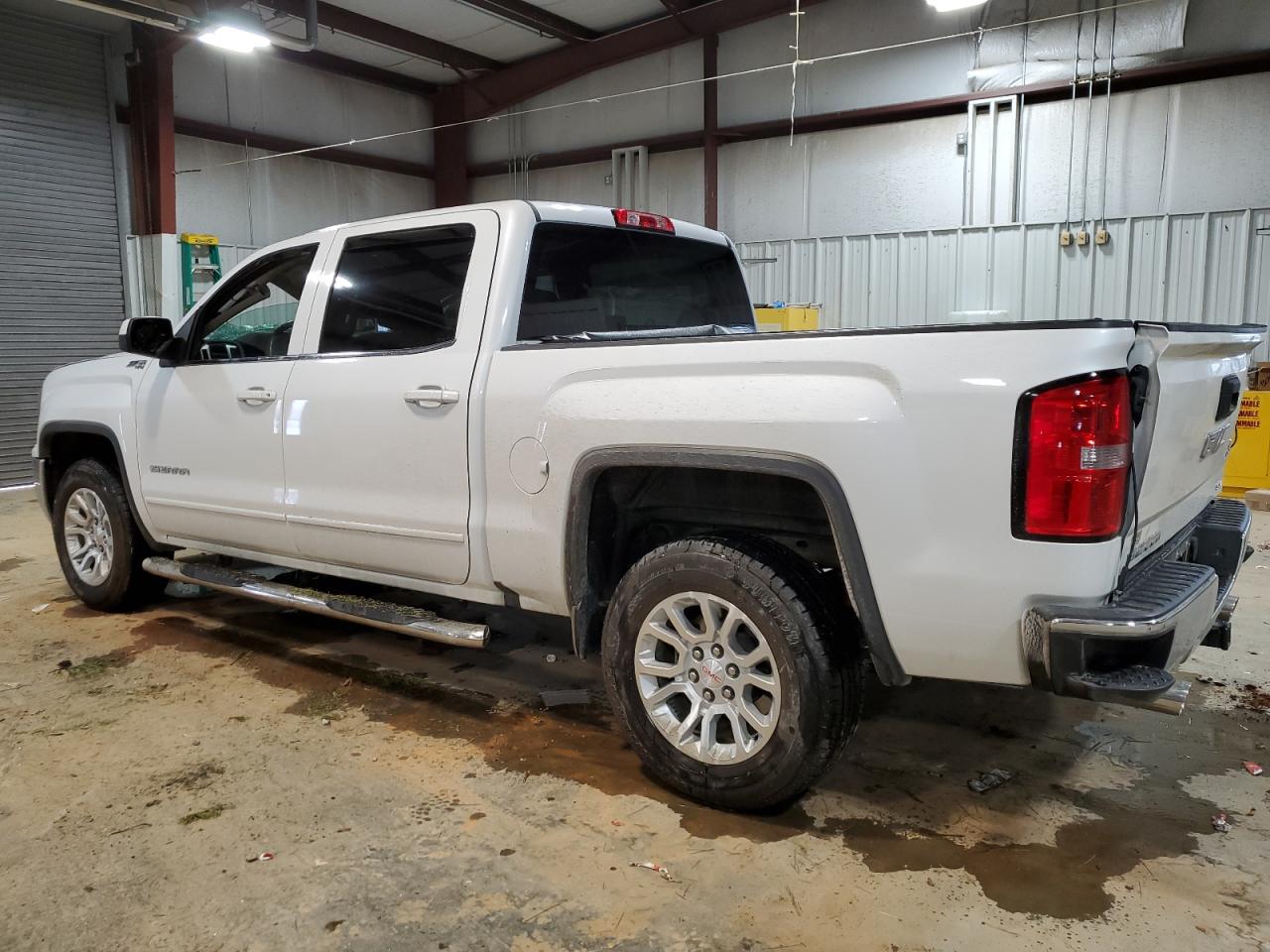 2016 GMC Sierra - Image 2