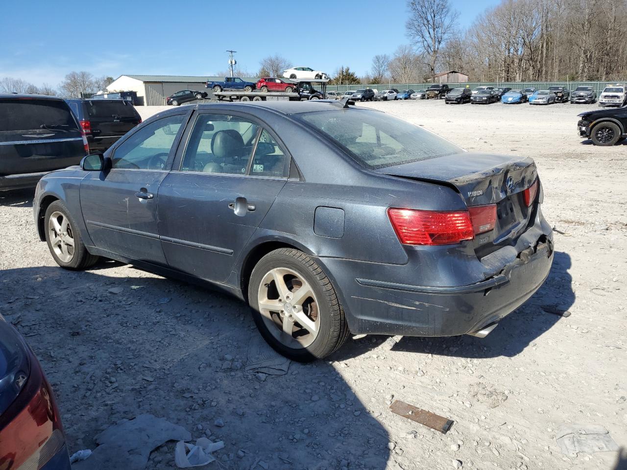 2010 Hyundai Sonata - Image 2