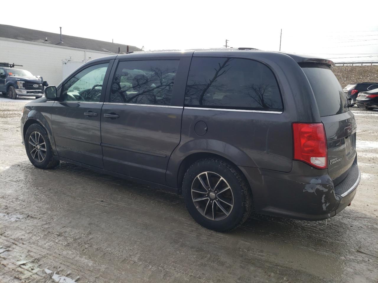 2017 Dodge Caravan - Image 2