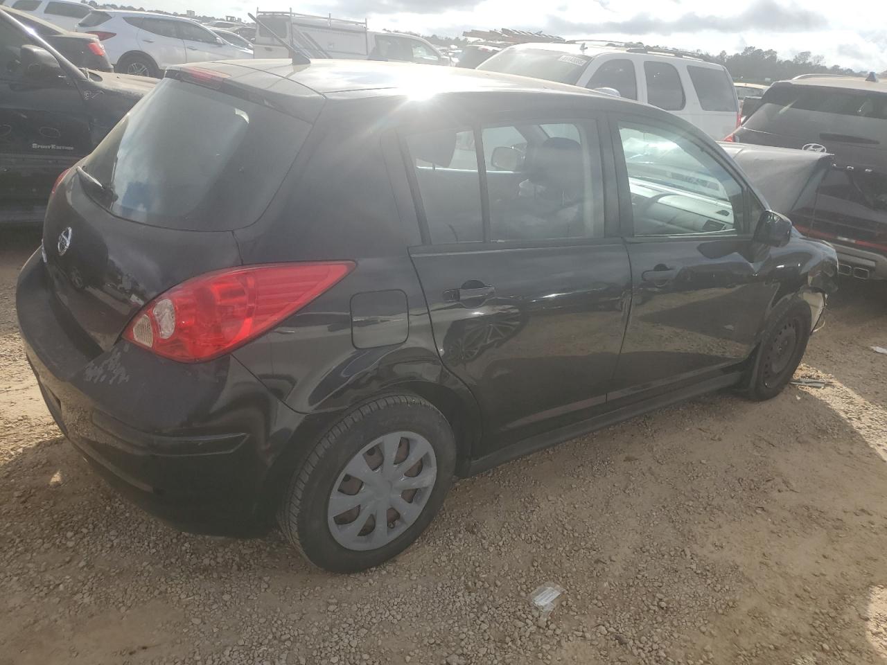 2012 Nissan Versa - Image 3