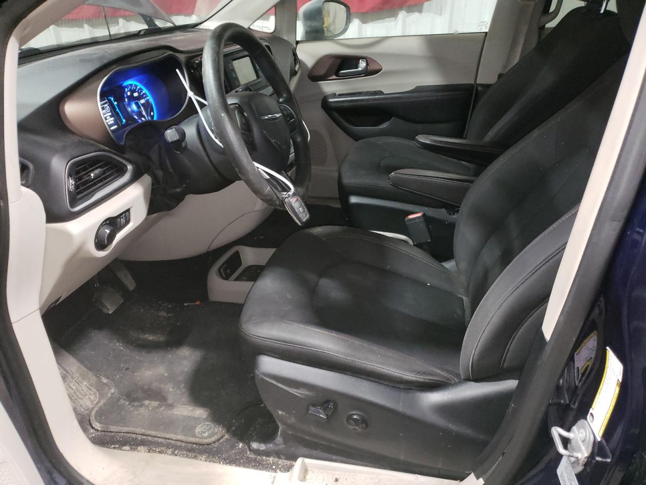 2017 Chrysler Pacifica - Image 7