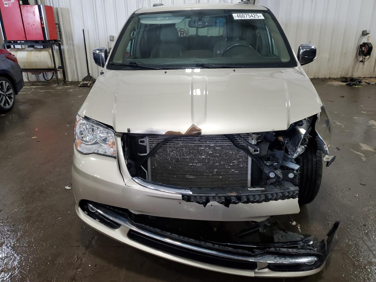 2014 Chrysler Town & Country - Image 5