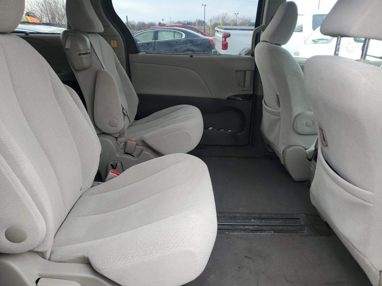 2013 Toyota Sienna - Image 11