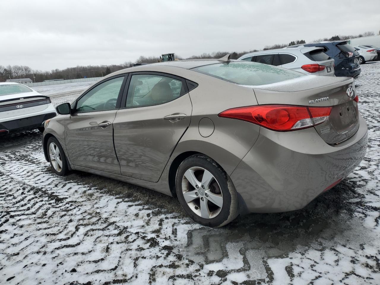 2013 Hyundai Elantra - Image 2