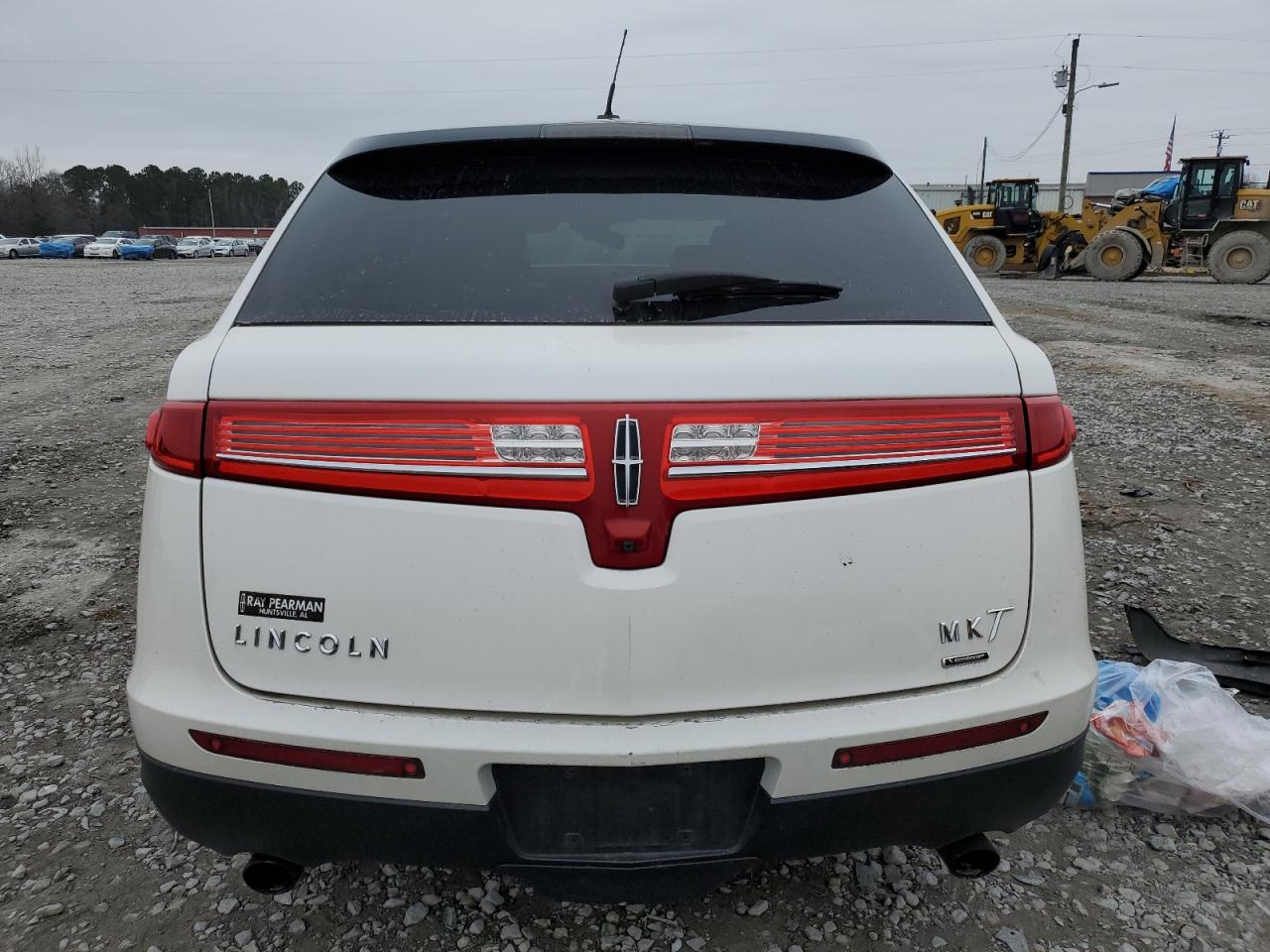 2014 Lincoln MKT - Image 6