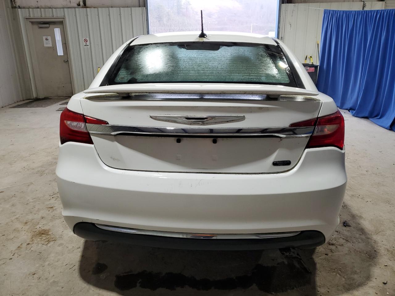 2013 Chrysler 200 - Image 6