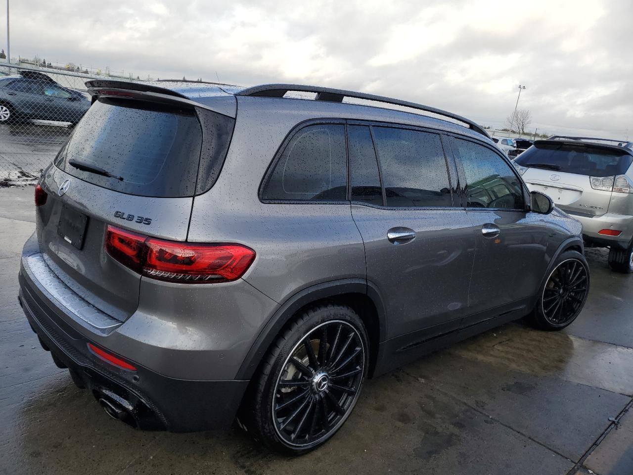 2023 Mercedes-Benz GLB - Image 3
