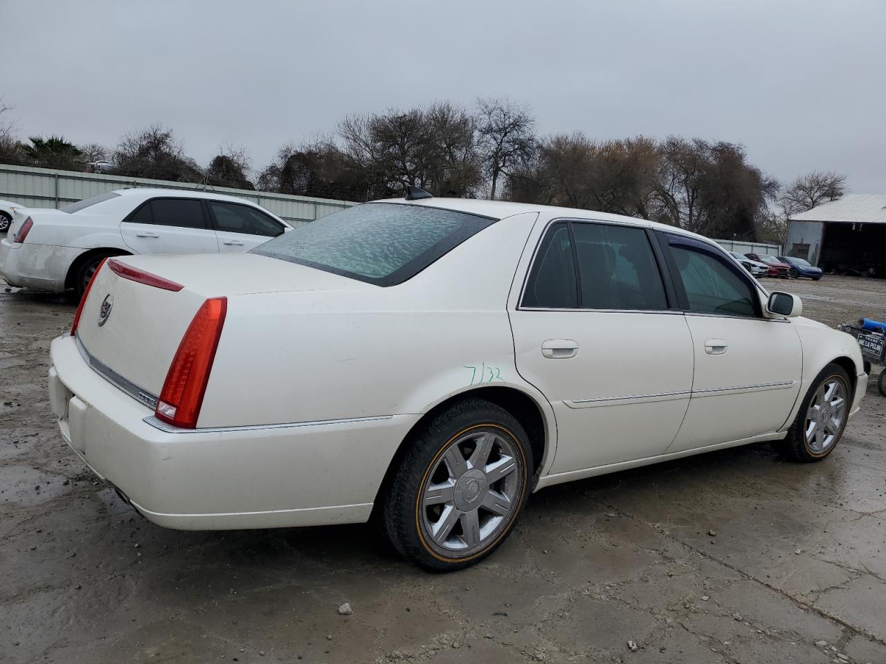 2011 Cadillac DTS - Image 3