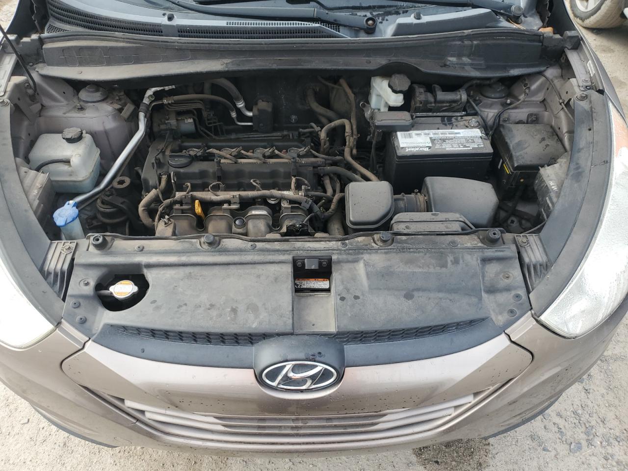 2010 Hyundai Tucson - Image 12