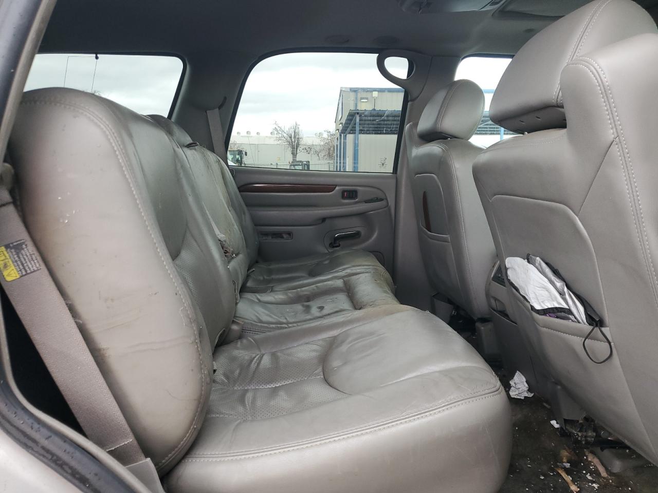 2004 Cadillac Escalade - Image 11
