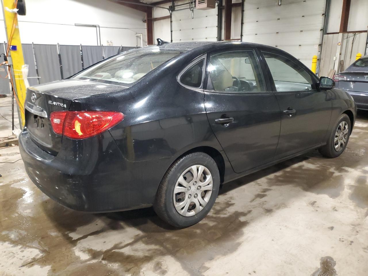 2010 Hyundai Elantra - Image 3