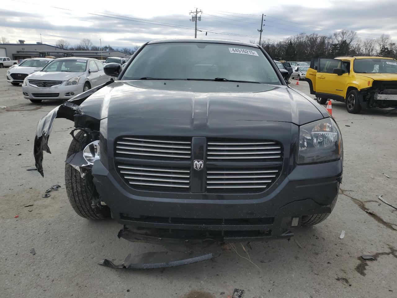 2005 Dodge Magnum - Image 5