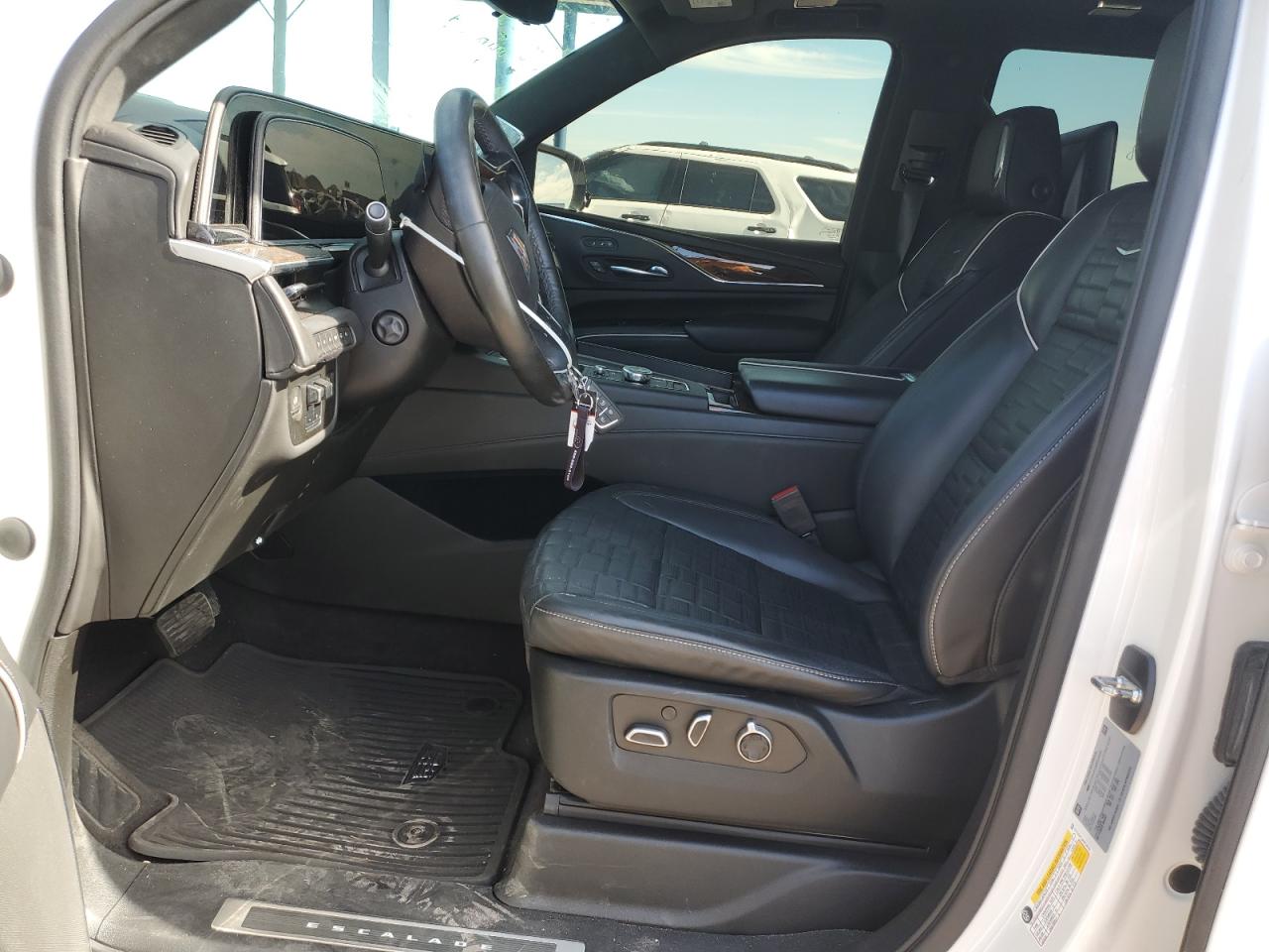 2022 Cadillac Escalade - Image 7