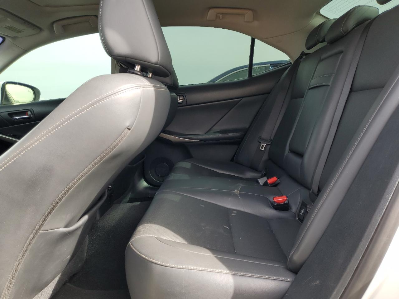 2015 Lexus IS - Image 10
