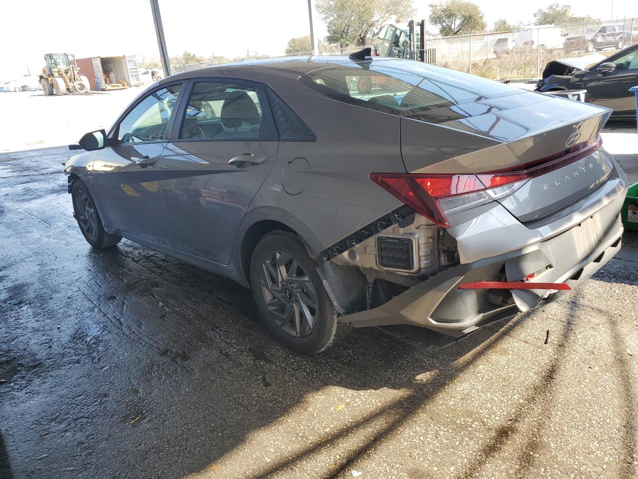 2024 Hyundai Elantra - Image 2