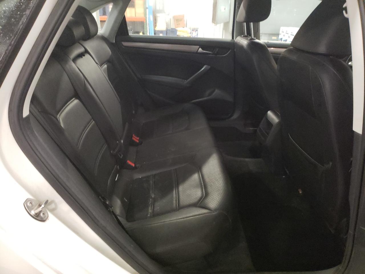 2015 Volkswagen Passat - Image 10