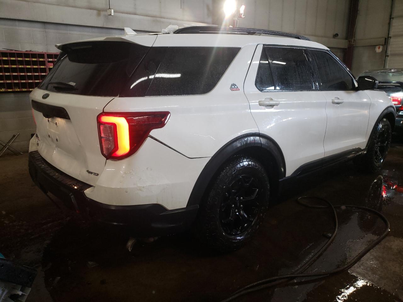 2022 Ford Explorer - Image 3