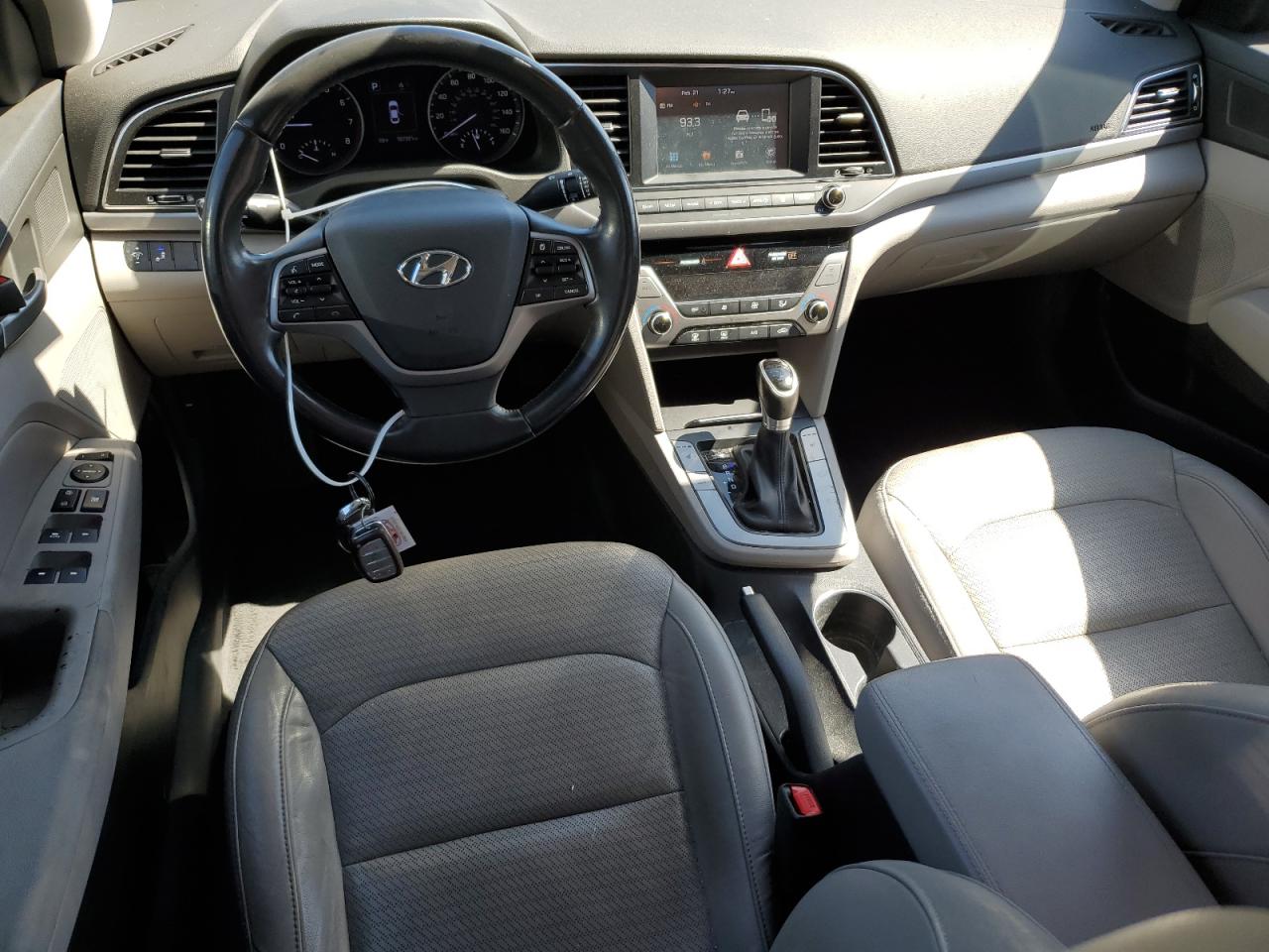 2017 Hyundai Elantra - Image 8